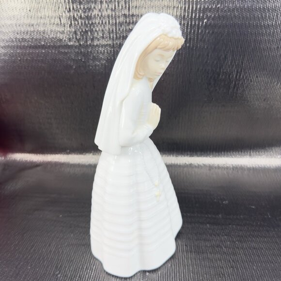 Nao by Lladro First Communion Praying Girl Rosary Figurine Fine Porcelain Figure - Picture 10 of 13